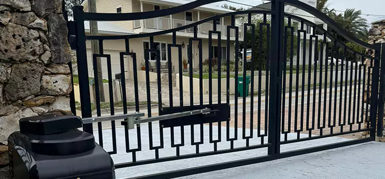 Swing Gate Opener with Keypad De Pere